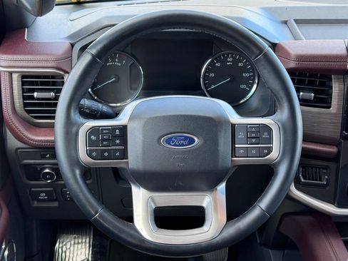 Used 2024 Ford Expedition Limited image 8
