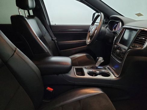 Used 2018 Jeep Grand Cherokee Laredo AWD/4WD image 21