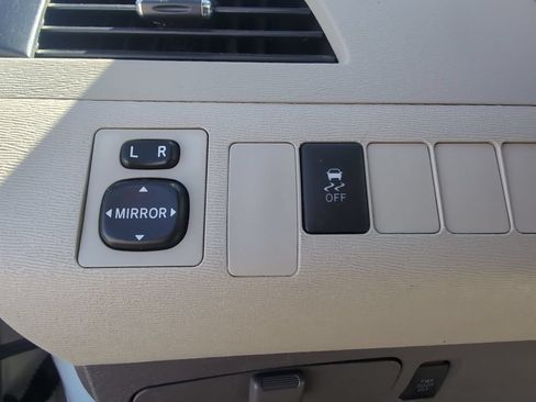 Used 2013 Toyota Sienna LE w/ Towing Pkg AWD/4WD image 16