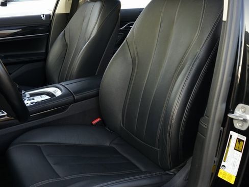 Used 2018 BMW 740i image 3