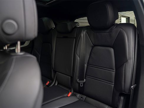 Certified 2025 Porsche Cayenne S image 21