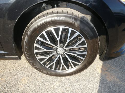 Used 2019 Volkswagen Jetta SEL image 32