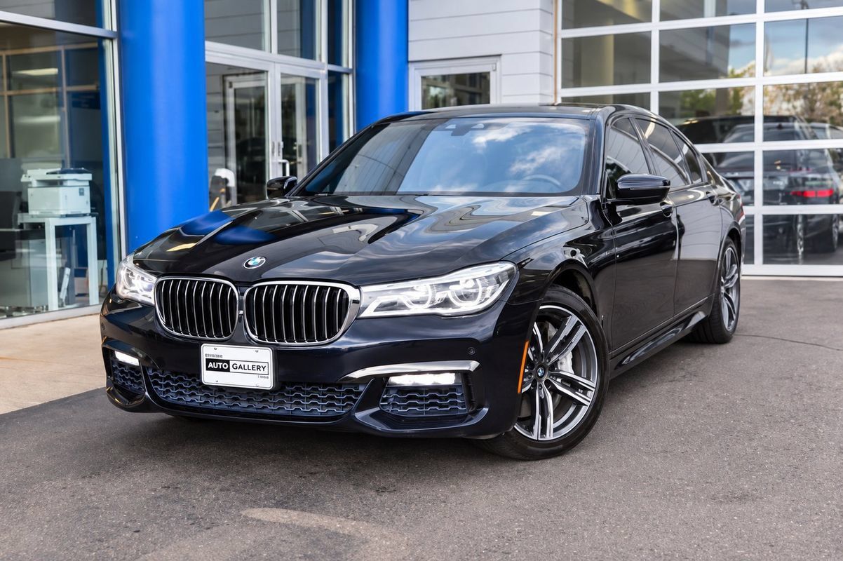 Used 2017 BMW 750i xDrive AWD/4WD image 1