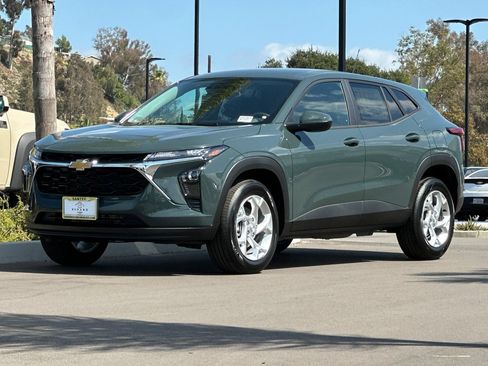 New 2026 Chevrolet Trax LS w/ LS Convenience Package FWD image 8