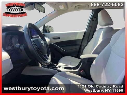 Used 2024 Toyota Corolla Cross LE w/ Moonroof Package image 16