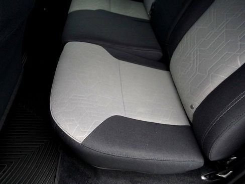 Used 2021 Toyota Tacoma TRD Off-Road image 33