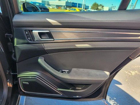 Used 2022 Porsche Panamera GTS image 21