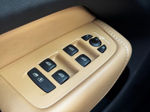 Used 2023 Volvo XC60 B5 Ultimate w/ Climate Package image 18