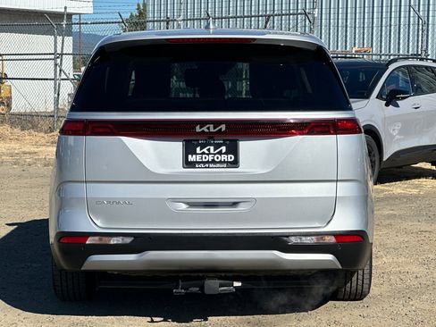 Used 2023 Kia Carnival LX FWD image 5