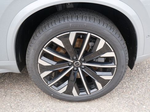 New 2026 Volvo XC90 T8 Plus w/ Protection Package Premier AWD/4WD image 4