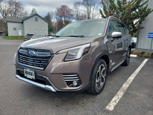 Used 2022 Subaru Forester Touring image 8