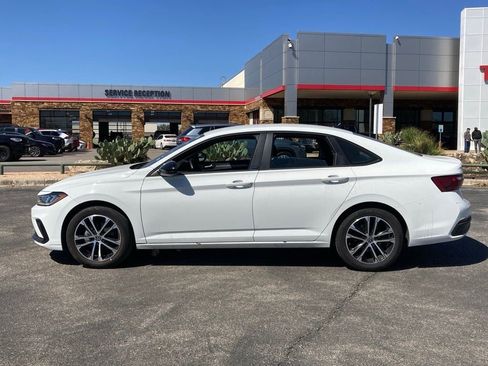 Used 2025 Volkswagen Jetta Sport image 5