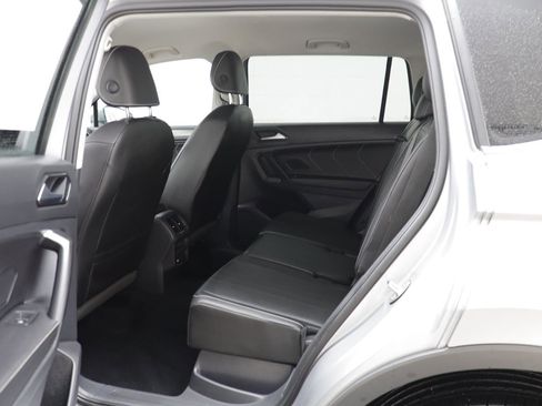 Certified 2022 Volkswagen Tiguan SE image 12