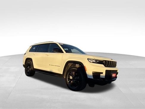 New 2025 Jeep Grand Cherokee L Altitude image 8
