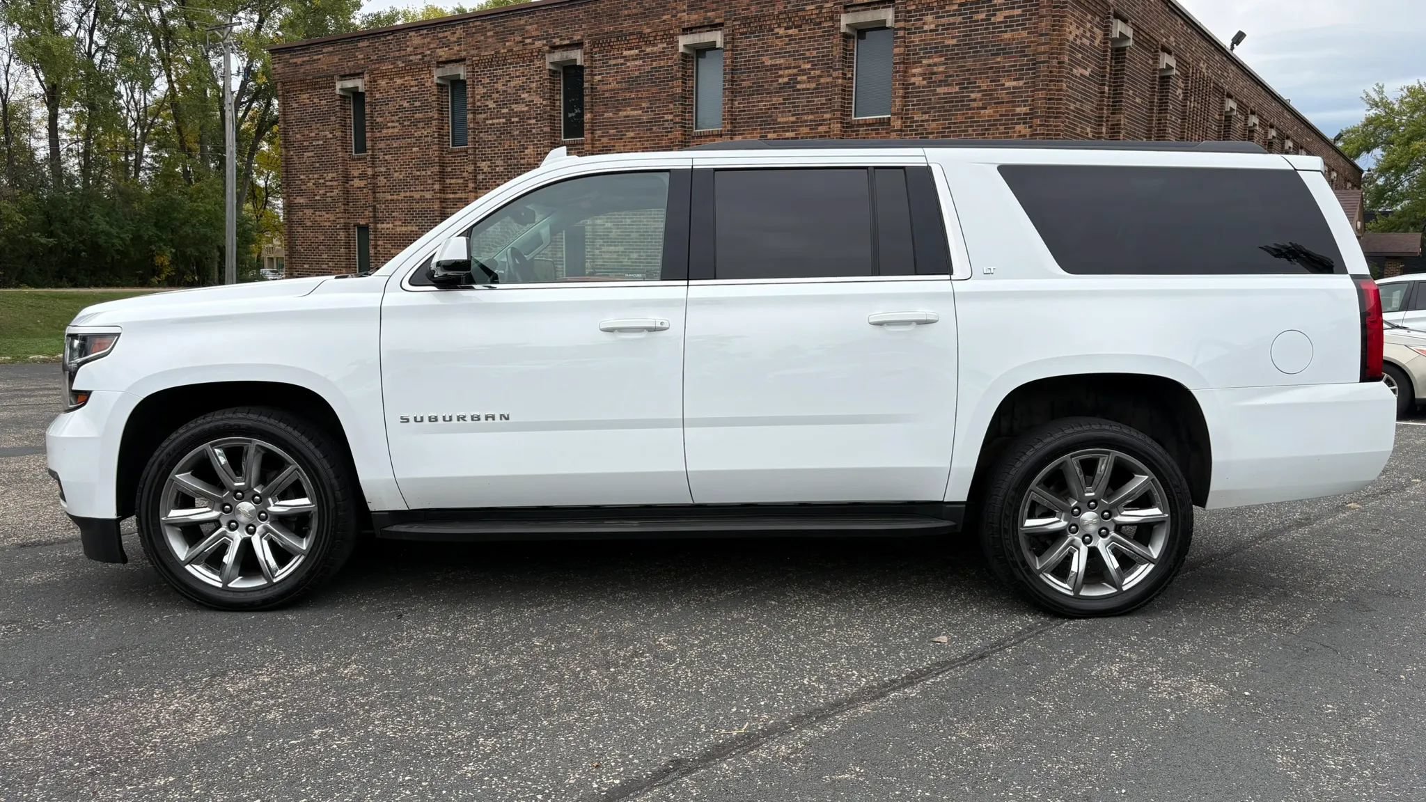 Used 2018 Chevrolet Suburban LT AWD/4WD image 6
