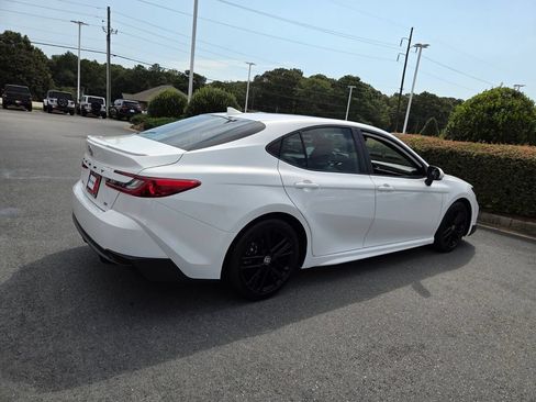 Used 2025 Toyota Camry SE w/ Convenience Package FWD image 12
