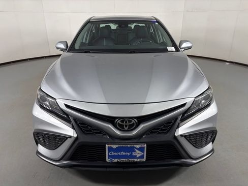 Used 2024 Toyota Camry SE FWD image 3