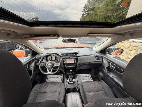 Used 2017 Nissan Rogue SV w/ Sun & Sound Touring Package AWD/4WD image 24
