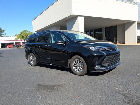 Certified 2024 Toyota Sienna XLE FWD image 2