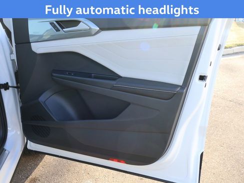 New 2026 Volkswagen Taos SEL image 10