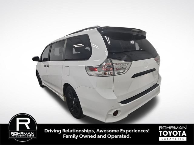 Used 2020 Toyota Sienna SE Premium w/ Nightshade Edition FWD image 4