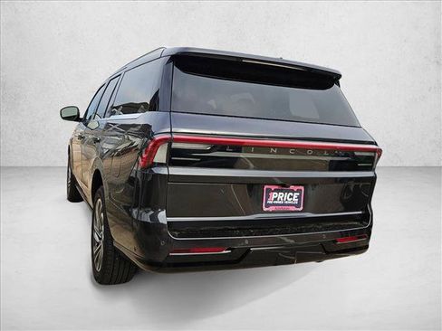 Used 2025 Lincoln Navigator Reserve AWD/4WD image 6