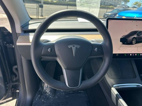 Used 2022 Tesla Model Y Long Range AWD/4WD image 14
