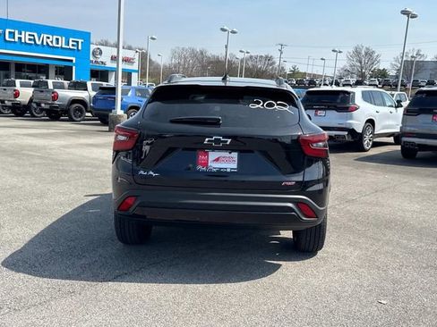 New 2026 Chevrolet Trax RS w/ Sunroof Package FWD image 5