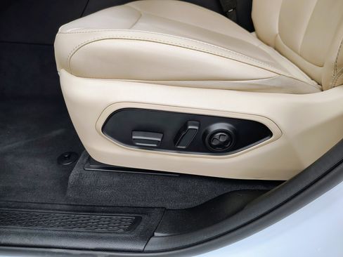 Used 2024 Jeep Grand Cherokee Limited image 23