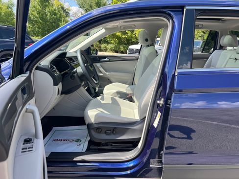 Certified 2024 Volkswagen Tiguan SE w/ Panoramic Sunroof Package FWD image 30