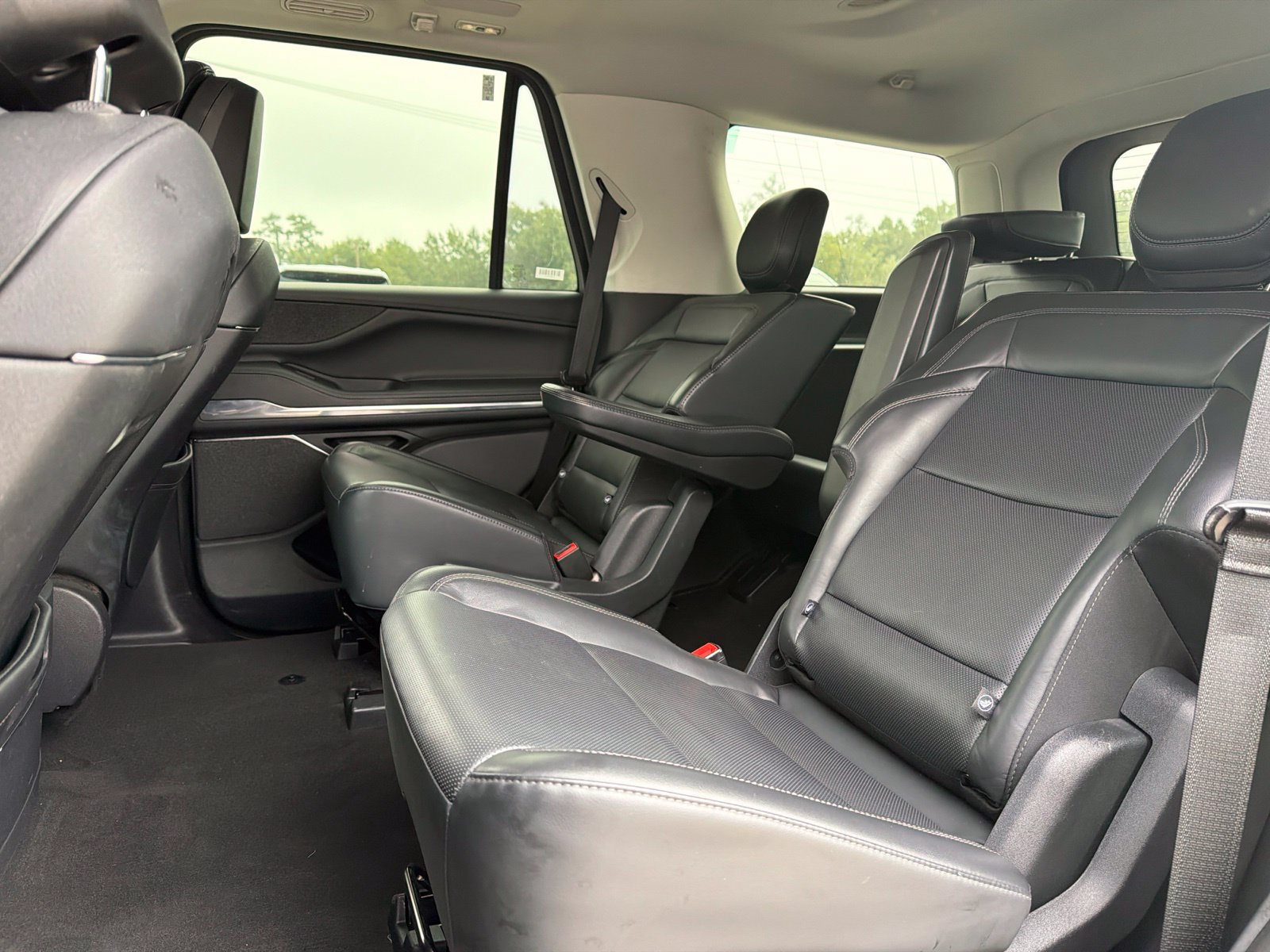 Used 2025 Lincoln Navigator Reserve AWD/4WD image 12