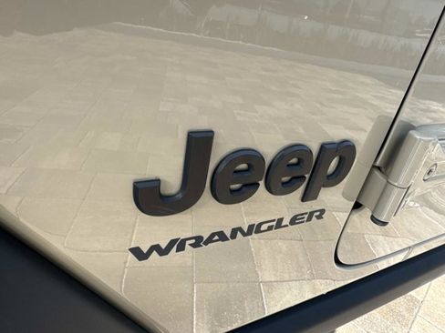Used 2022 Jeep Wrangler Willys image 9