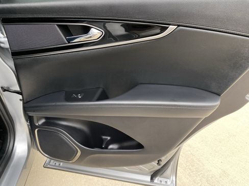 Used 2022 Lincoln Nautilus Reserve image 5