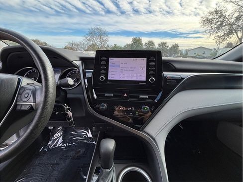Used 2022 Toyota Camry LE image 11