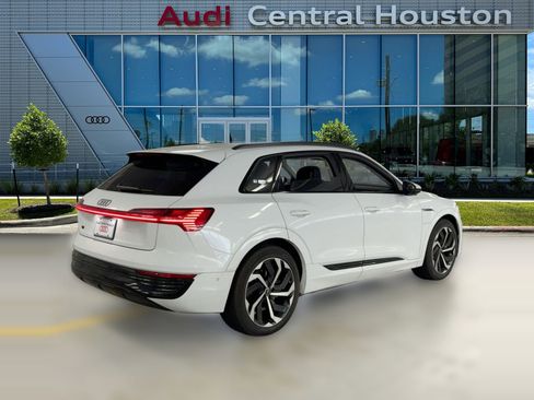 Used 2024 Audi Q8 e-tron Premium Plus image 9