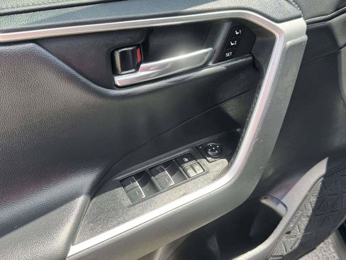 Used 2022 Toyota RAV4 Limited FWD image 20
