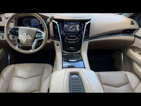 Used 2019 Cadillac Escalade Platinum image 32