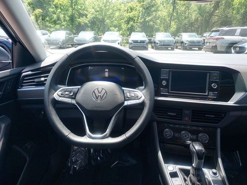 Used 2023 Volkswagen Jetta SE w/ Panoramic Sunroof Package FWD image 10