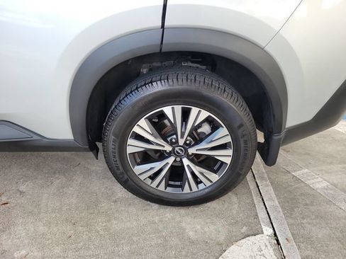 Used 2023 Nissan Rogue SV FWD image 5
