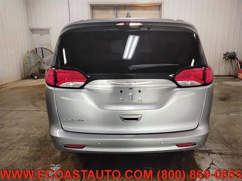 Used 2020 Chrysler Voyager L FWD image 8