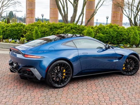 Used 2022 Aston Martin V8 Vantage Coupe image 43