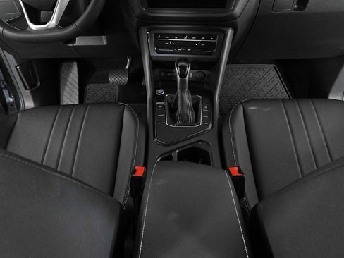 Certified 2023 Volkswagen Tiguan SE FWD image 16
