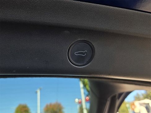 Used 2021 Tesla Model Y Long Range image 22