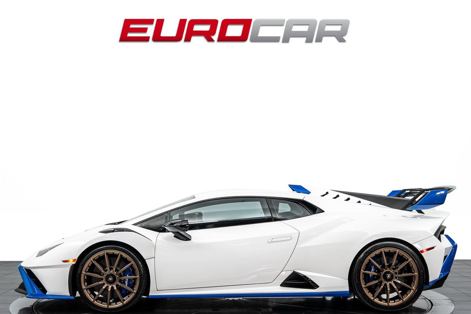 Used 2022 Lamborghini Huracan STO RWD image 2