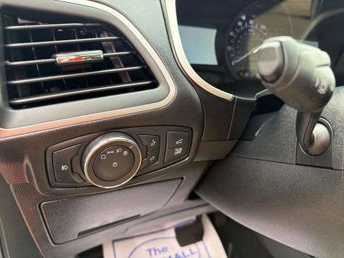 Used 2019 Ford Edge SEL w/ Equipment Group 201A image 23