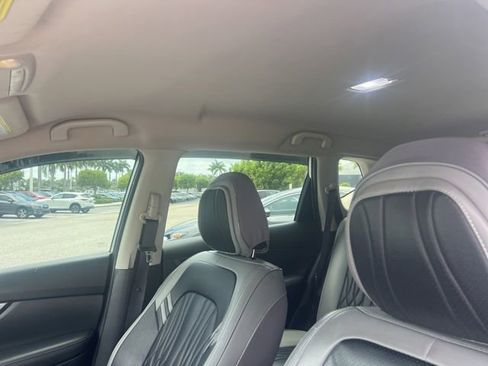 Used 2020 Nissan Rogue SV AWD/4WD image 16