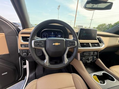 Used 2024 Chevrolet Tahoe Premier AWD/4WD image 16