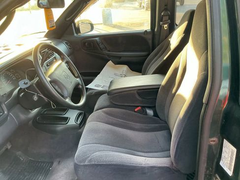 Used 2000 Dodge Dakota 2WD Club Cab image 3