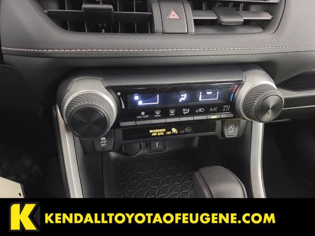Used 2021 Toyota RAV4 LE AWD/4WD image 16