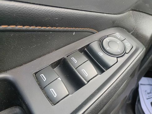 Used 2019 Chevrolet Traverse LT image 16